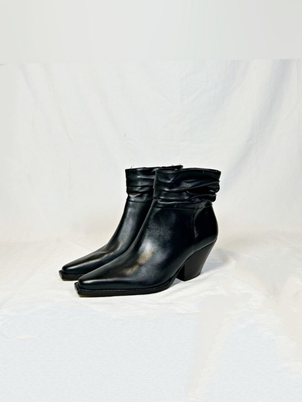 Vince Camuto Nerlinji Black Leather Snip Toe Zip Western Style Ankle Boots~7.5~